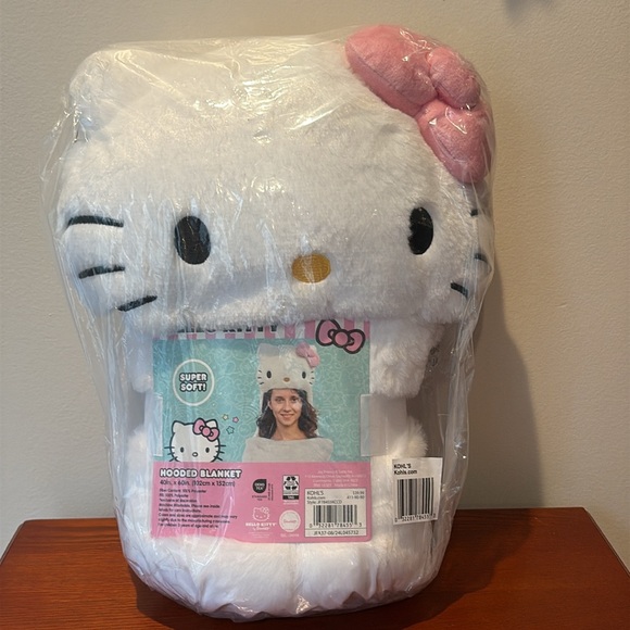 Hello Kitty Hooded Blanket / Throw - Picture 2 of 9